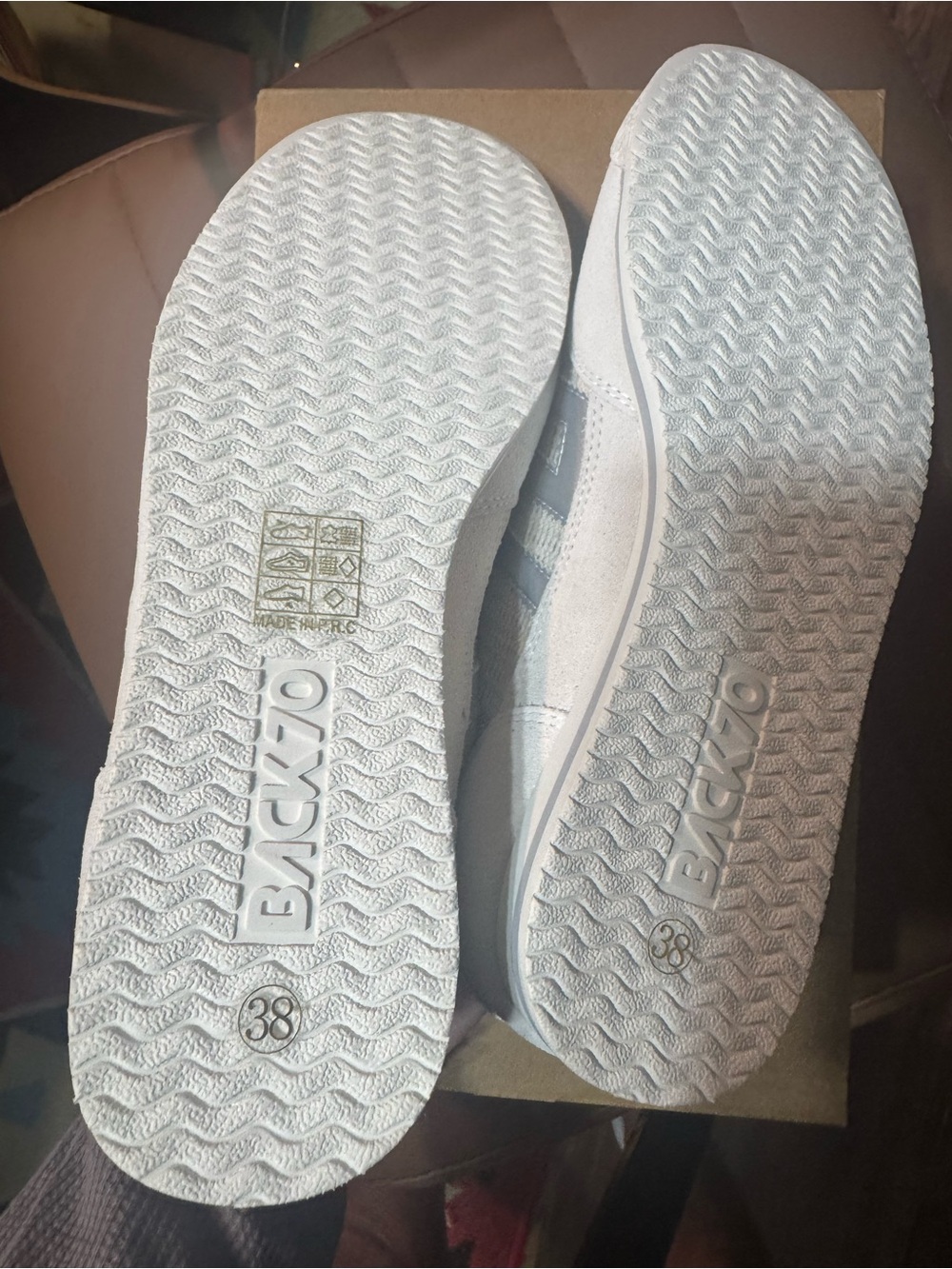 Back 70 Sneakers - Picture 4 of 7